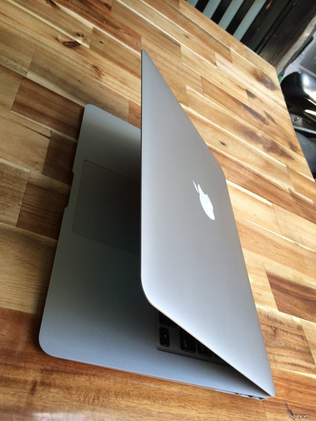 Laptop macbook air 2015, i7 – 2,2G, ram 8G, ssd 256G, zin100%, giá rẻ - 2