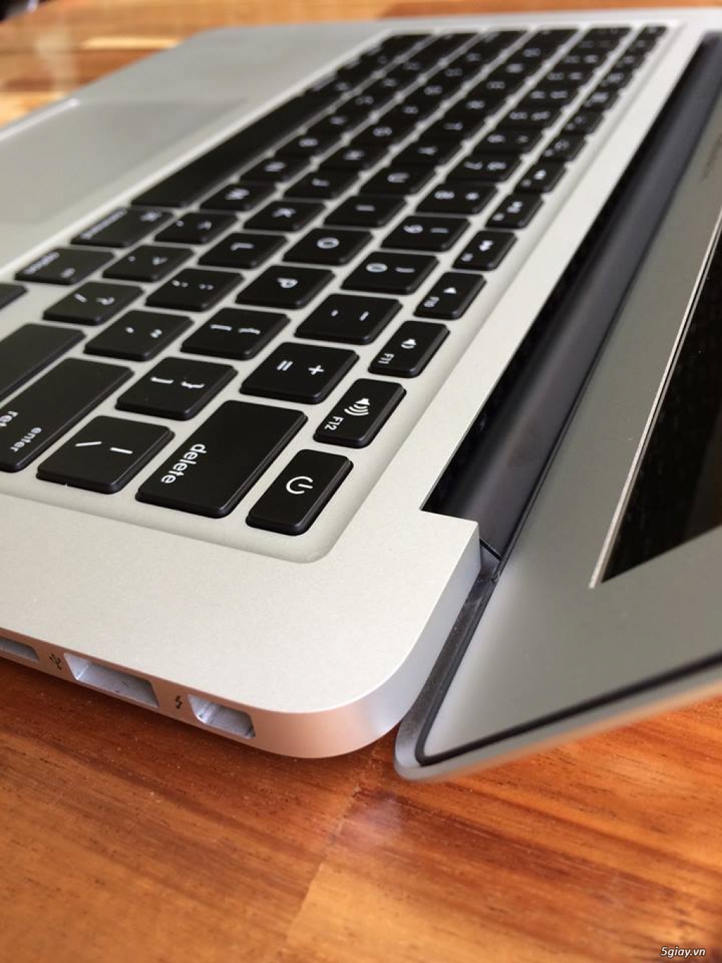 Laptop macbook air 2015, i7 – 2,2G, ram 8G, ssd 256G, zin100%, giá rẻ