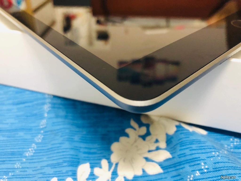 Ipad Gen6 Silver 32g 4G LIKENEW FULLBOX - 1