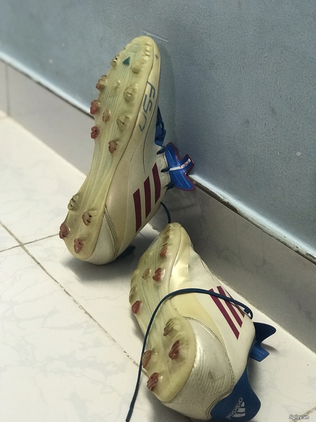 Cần bán đôi giày adidas chính hãng size 8,5