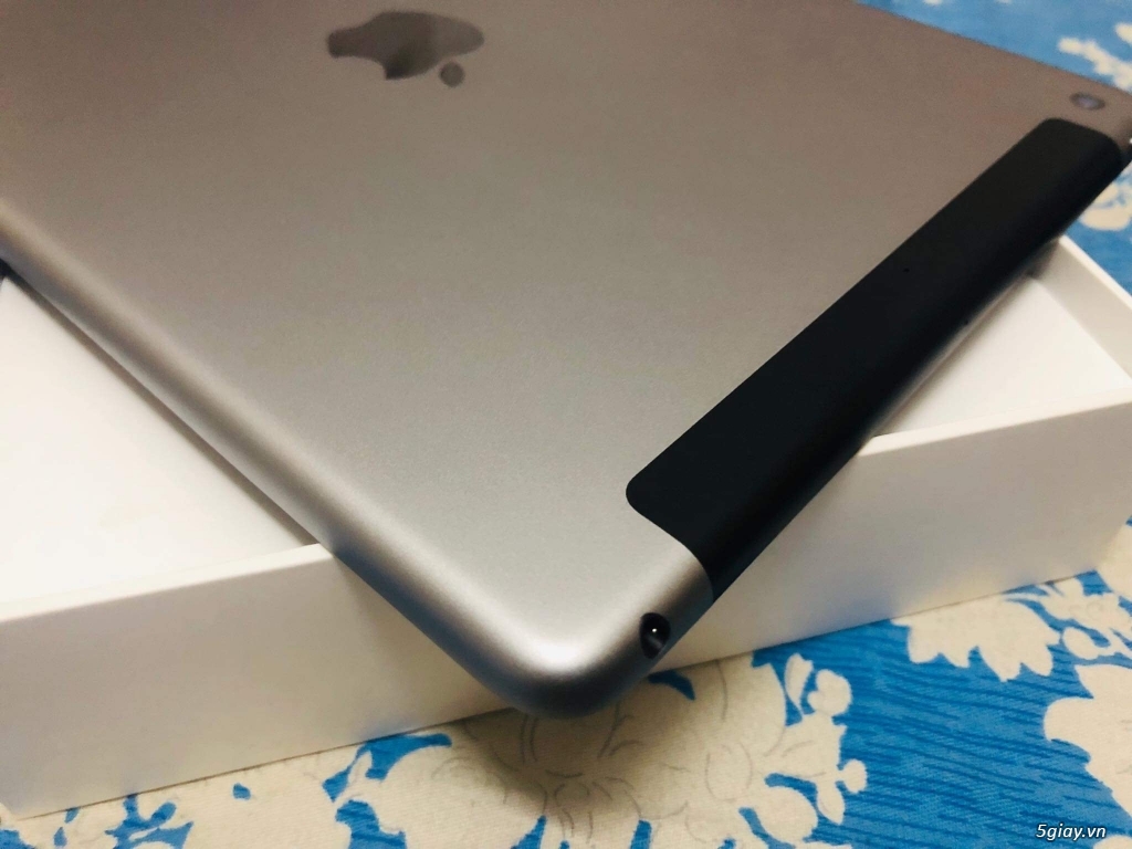 Ipad Gen6 Silver 32g 4G LIKENEW FULLBOX