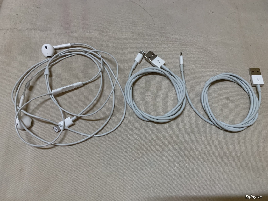 cáp lightning & tai nghe zin máy xs max bán cho ai cần giá sinh viên