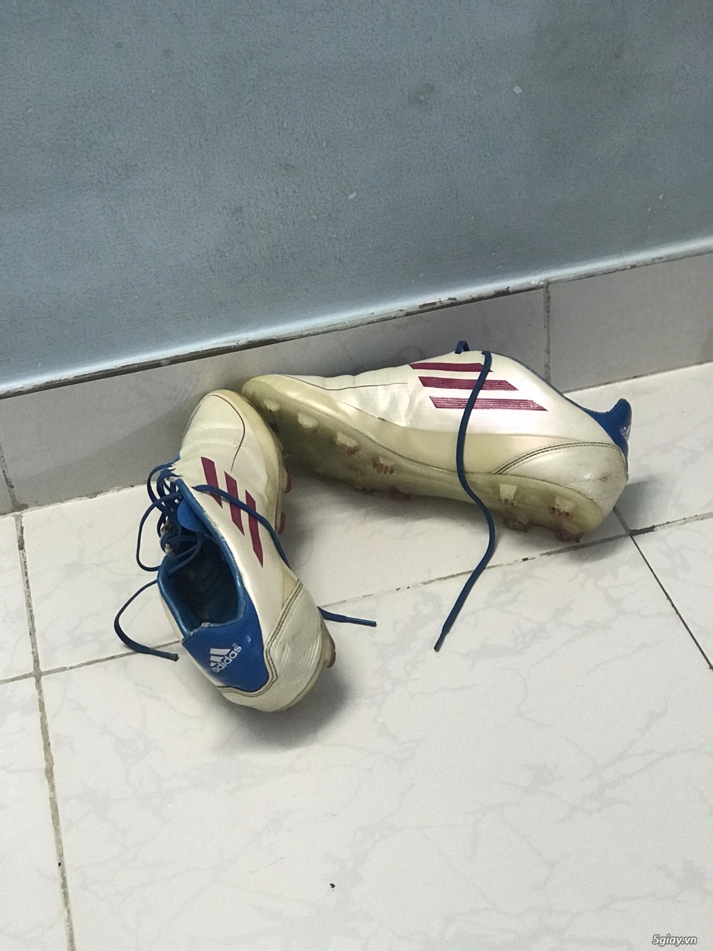 Cần bán đôi giày adidas chính hãng size 8,5 - 2