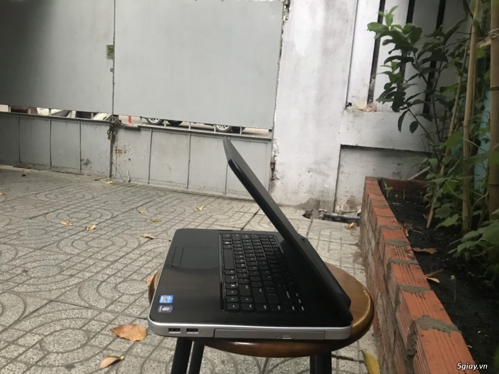 Laptop Dell Vostro 2520 xách tay giá rẻ - 1
