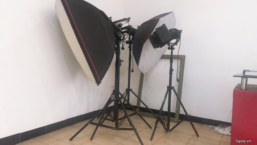 Cần bán bộ 4 đèn flash chụp studio mới 95%