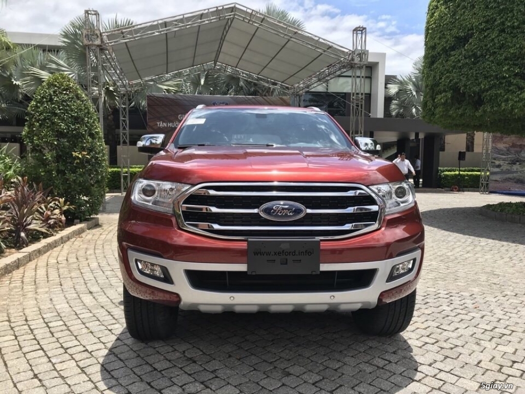 Ford Everest Ambient AT giao ngay