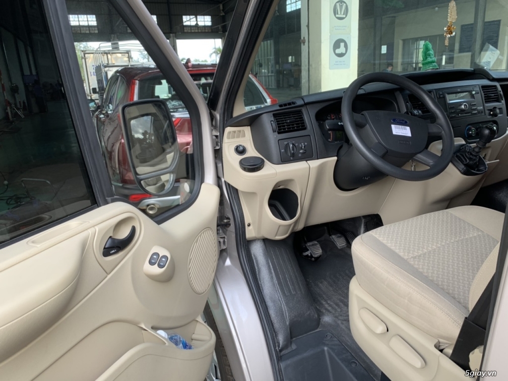 Bán xe Ford Transit màu bạc 2018 máy dầu 16 chỗ trùm mền - 2
