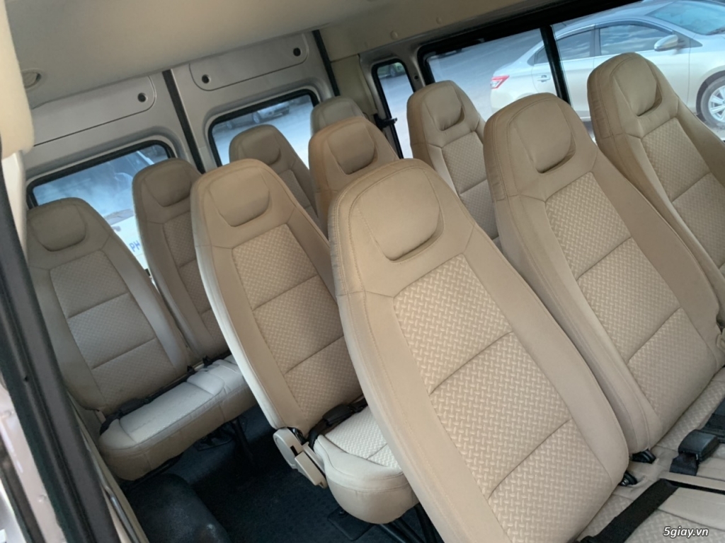 Bán xe Ford Transit màu bạc 2018 máy dầu 16 chỗ trùm mền - 5