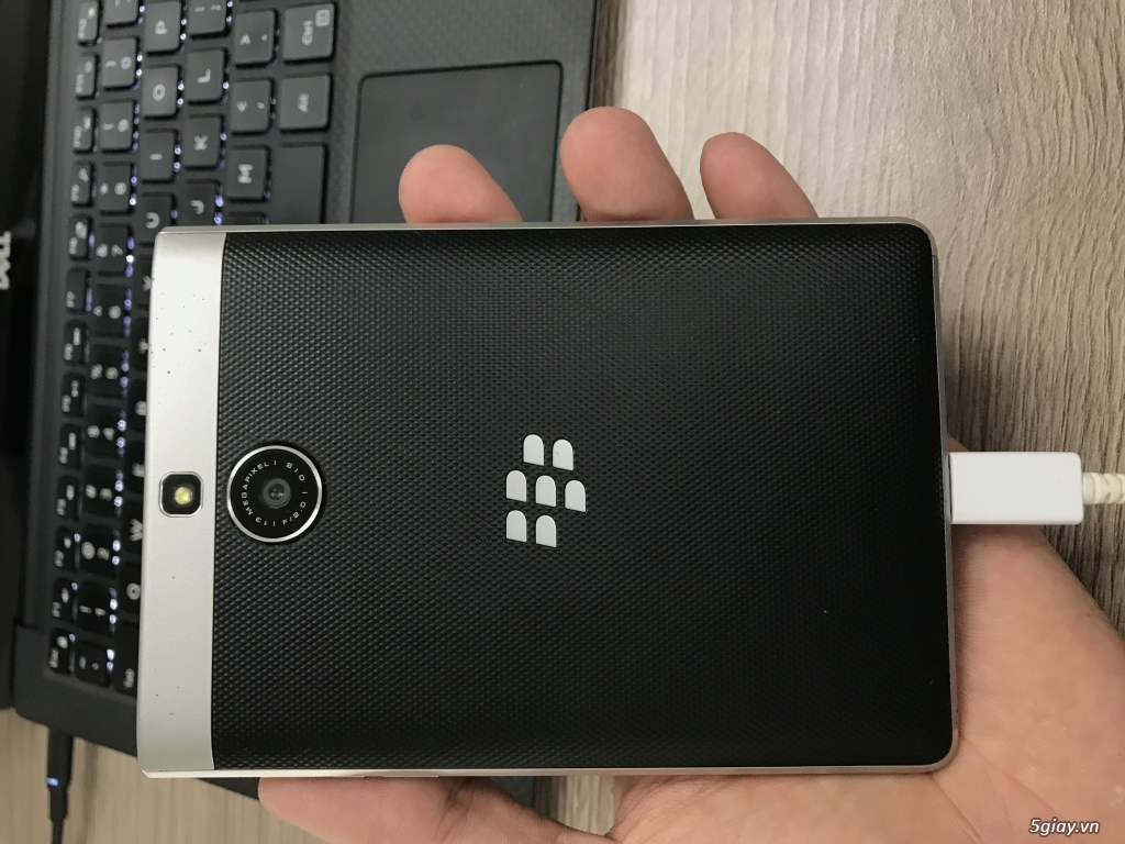Cần bán Blackberry Passport Sliver - 3
