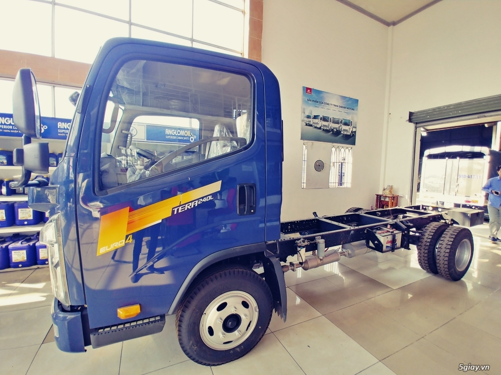 xe tải TERA 240L mua xe tặng thùng, máy isuzu giá Việt Nam
