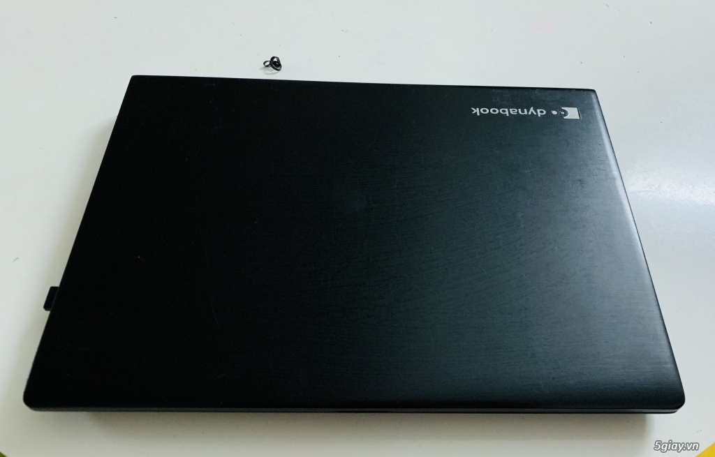 Cần thanh lý laptop Toshiba R30, chạy siêu nhanh, pin trâu