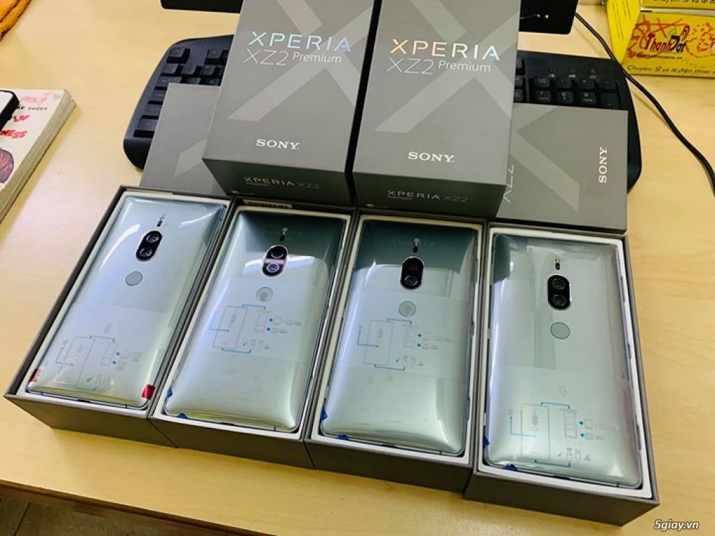 Điện thoại sony xperia XZ2 PREMIUM máy mới fullbox bảo hành 1 năm