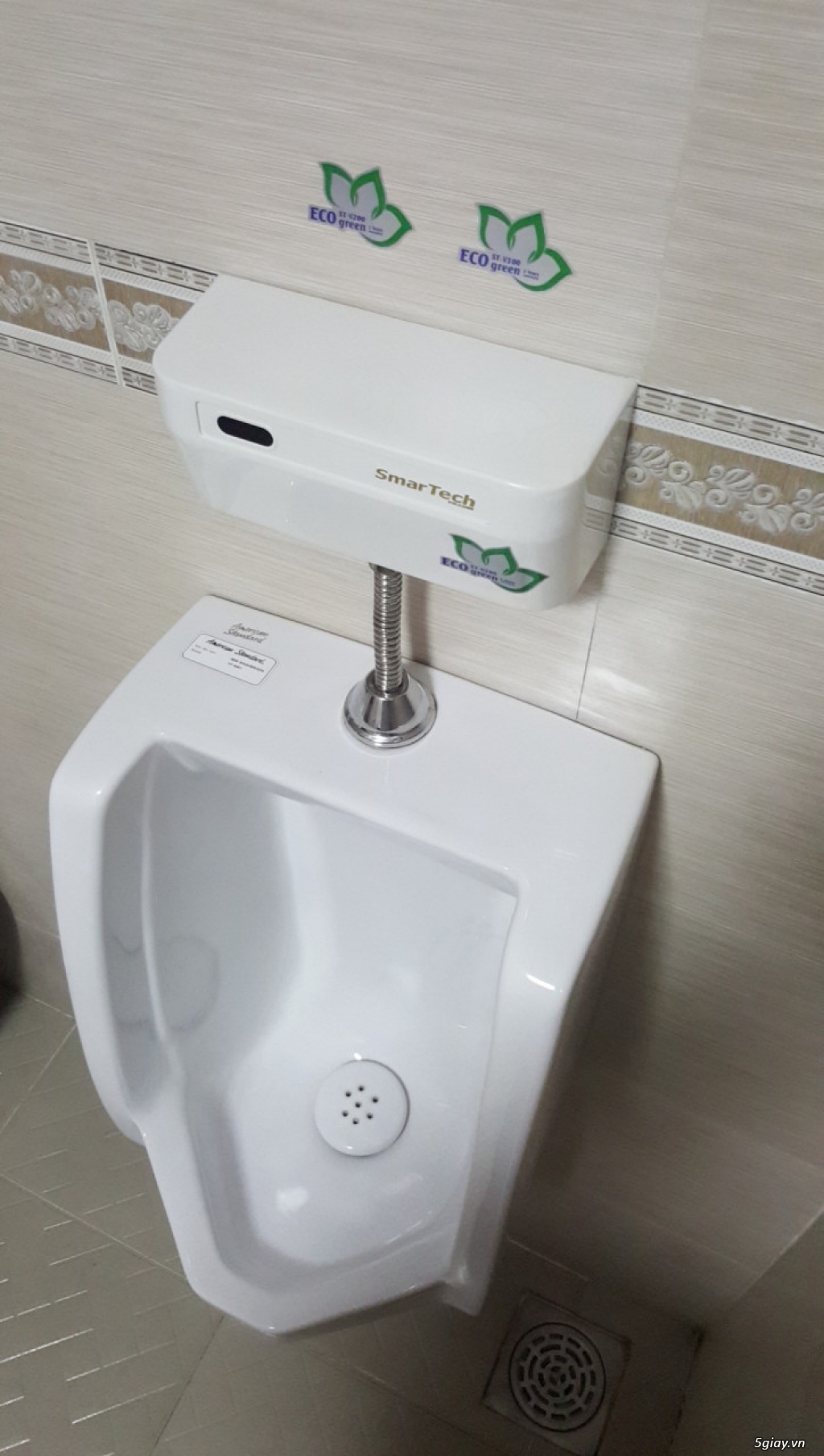 van xã tiểu cảm ứng smartech vệ sinh nhanh tiết kiệm nước