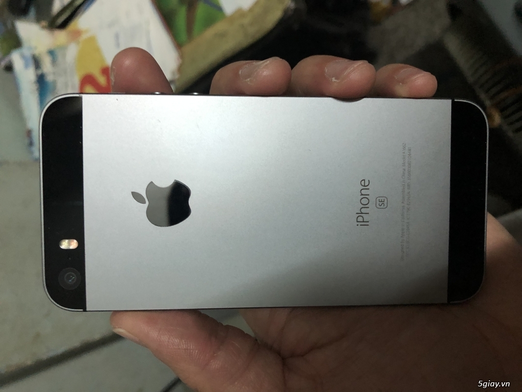 Bán iphone SE màu đen - 1