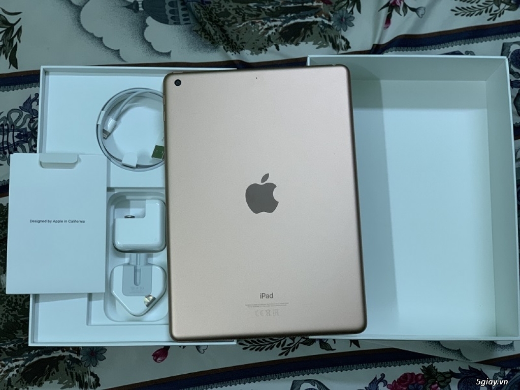 Bán ipad Gen 6 32G wifi fullbox like new còn BH 7/2019