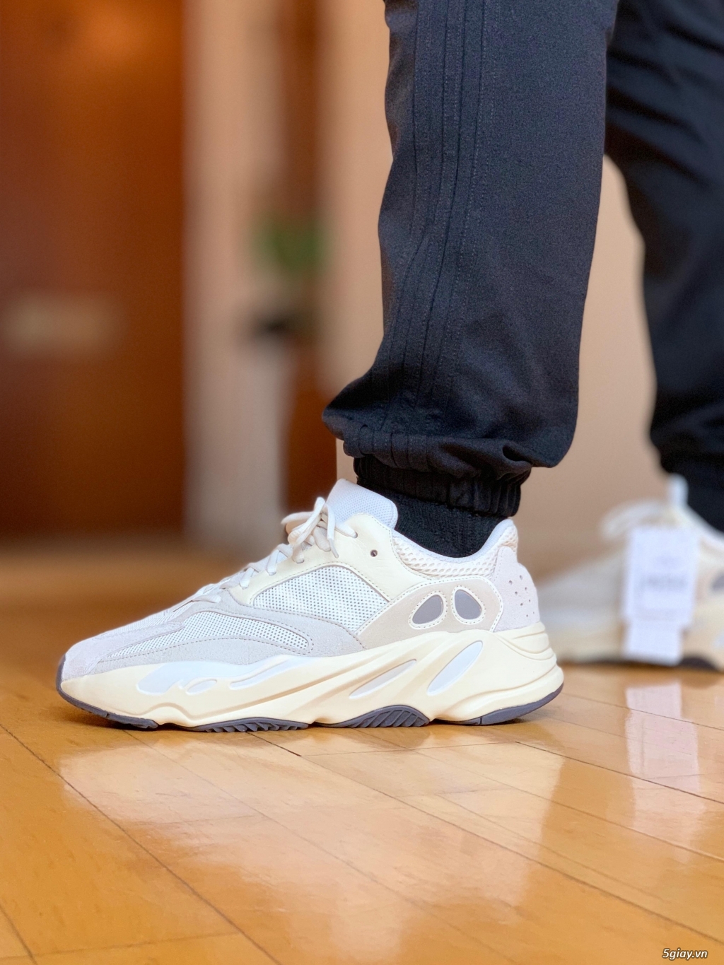 Giày Siêu Phẩm YEEZY BOOST 700 ANNALOG white