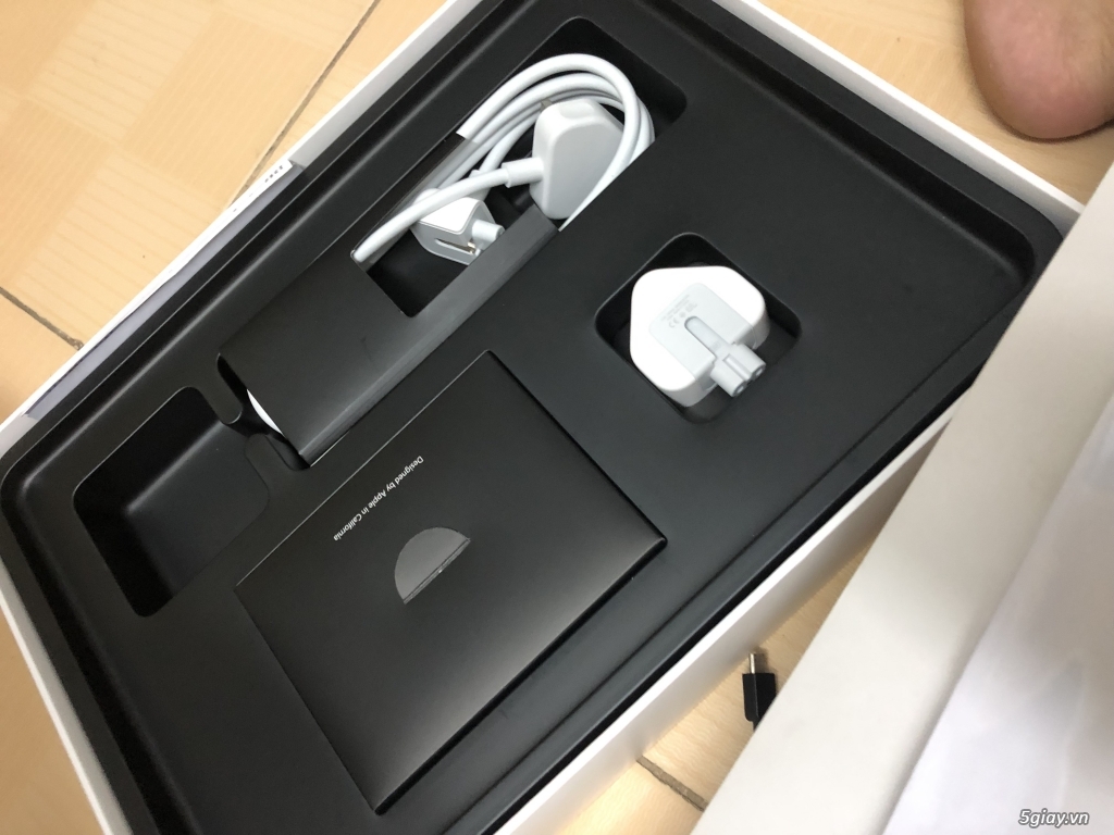 Cần bán macbook air 13-inch.