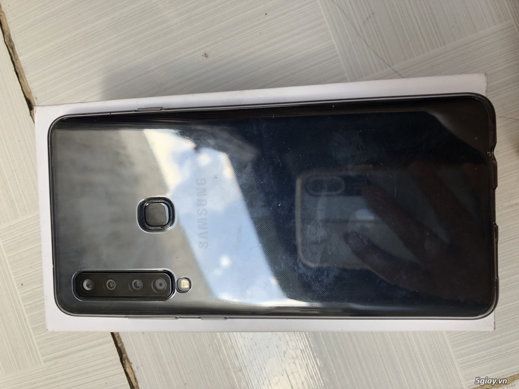 Cần bán samsung Galaxy A9 còn bảo hành - 1