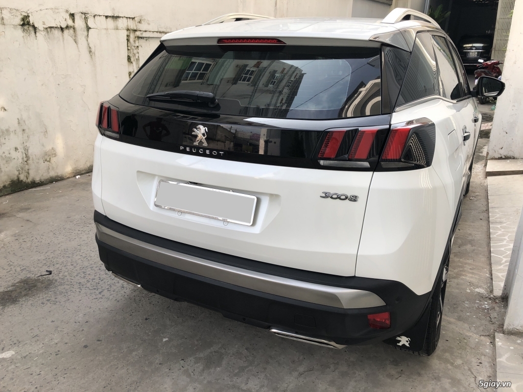 Cần bán xe Peugeot 3008 model 2018 màu trắng, biển tp - 4