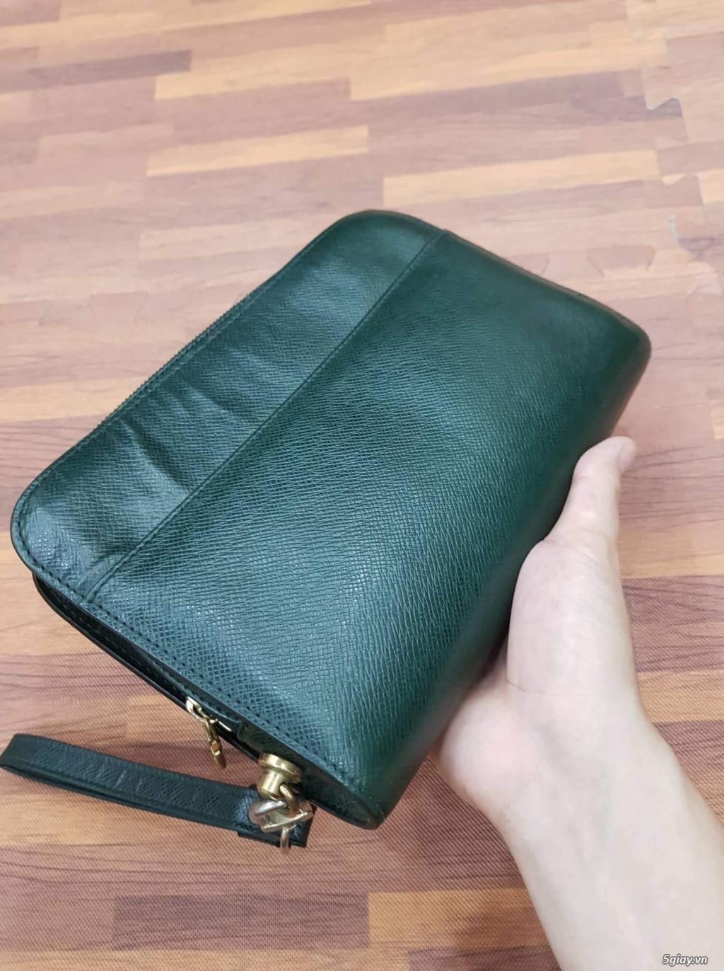 Thanh lý Clutch louis vuitton da taiga xanh chính hãng - 2