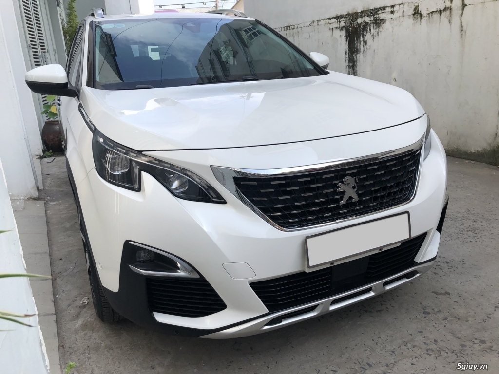 Cần bán xe Peugeot 3008 model 2018 màu trắng, biển tp - 1