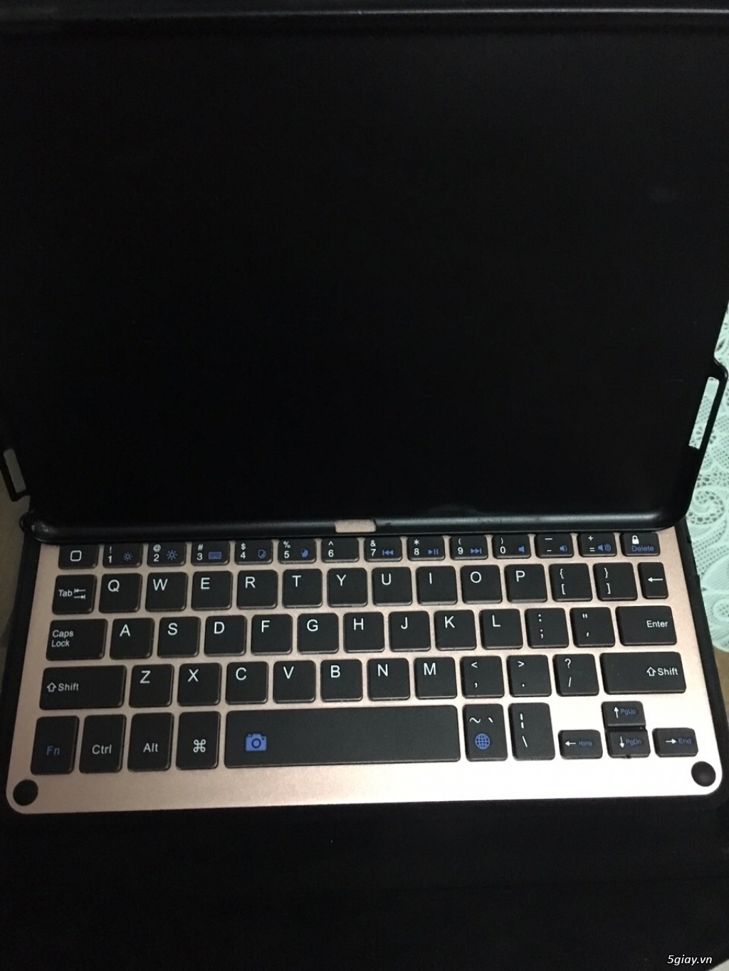 Bàn phím Bluetooth kiêm bao da cho ipad Pro 9.7