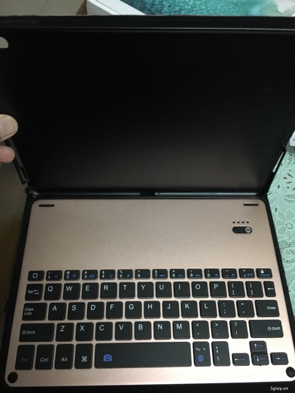 Bàn phím Bluetooth kiêm bao da cho ipad Pro 9.7 - 1
