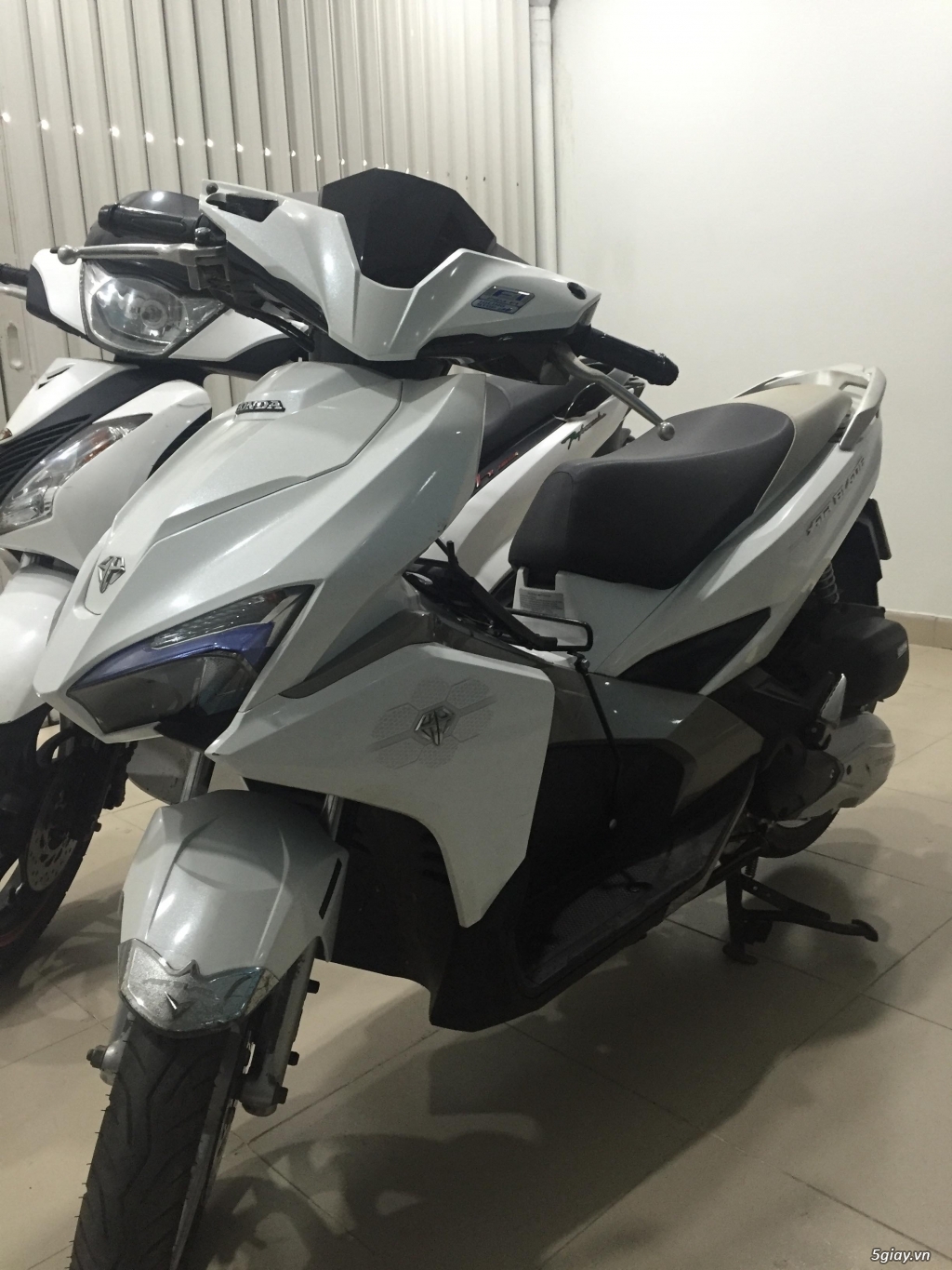 Honda Air Blade 2016 trắng , 16k km, 99% | 5giay