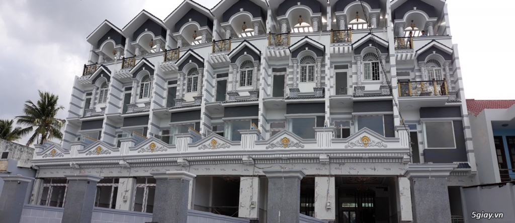 Dãy nhà phố-shophouse MT đường 20m view sông,KDC sầm uất Q.8