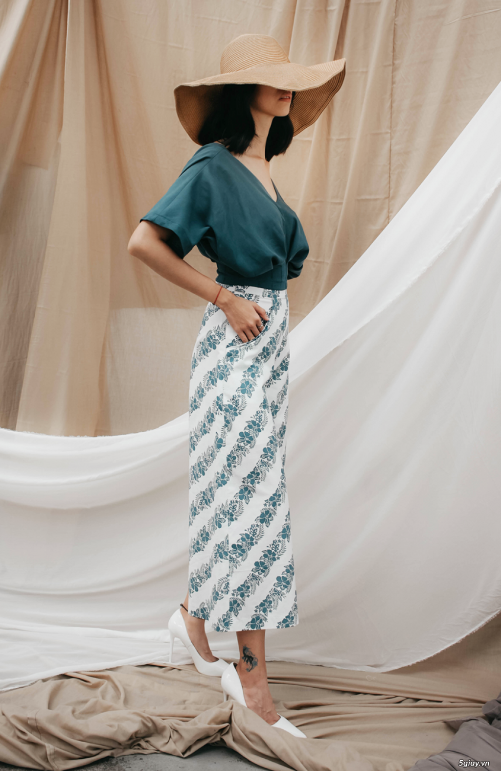 Áo croptop cổ tim xếp ly - áo dạo phố