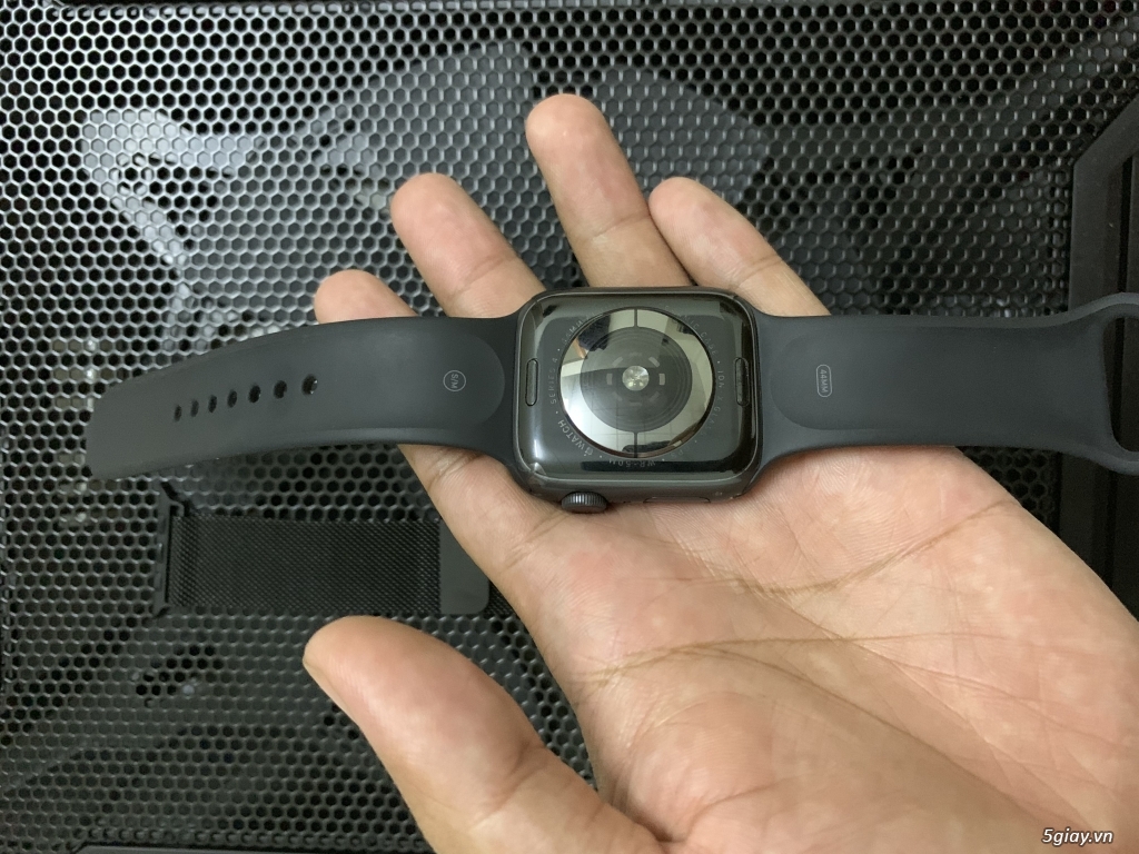 Apple Watch Series 4 44mm GPS - BH Apple 3/2020 - 1