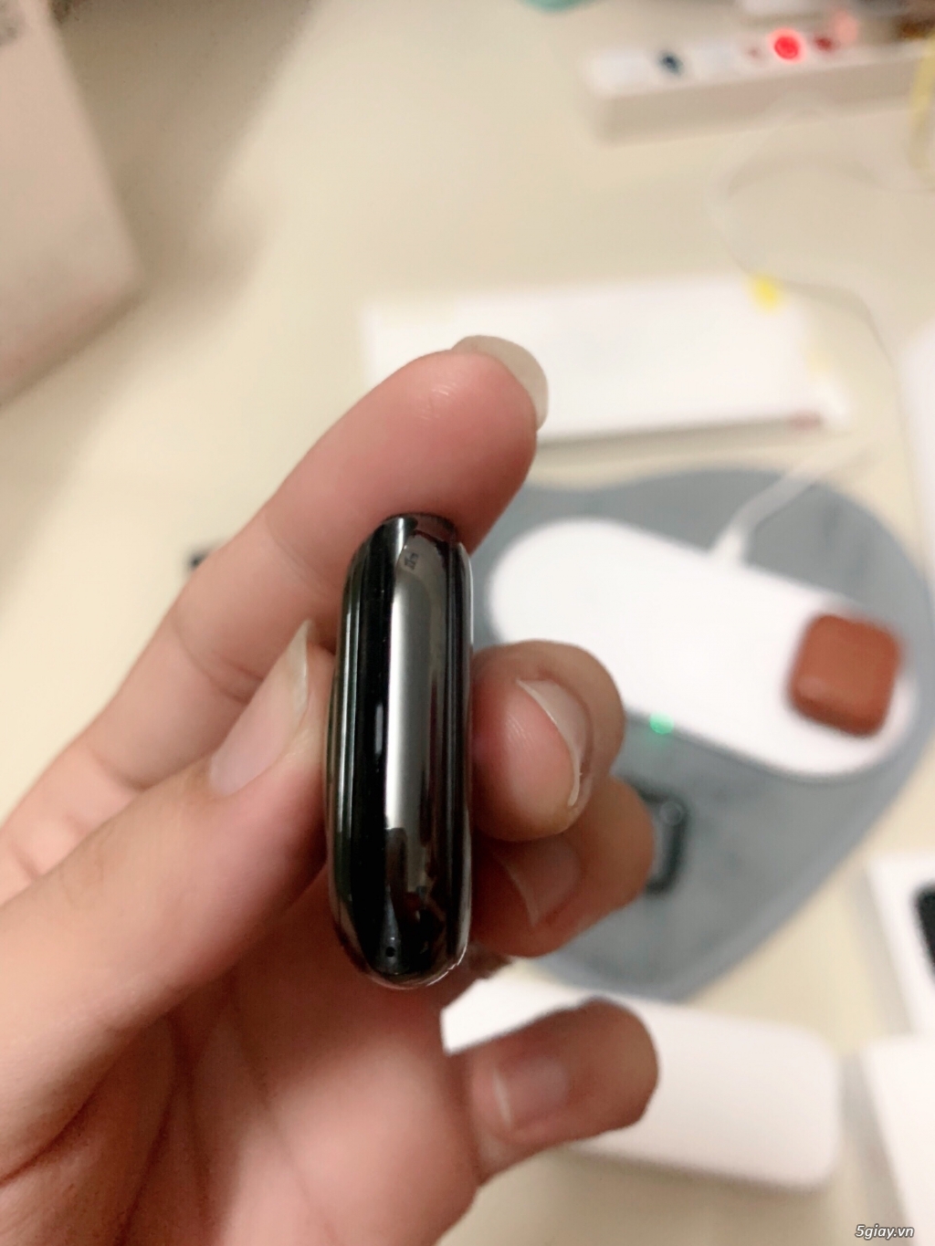 Cần bán Apple Watch SR4 thép đen 44mm full box có bill mua hàng - 3