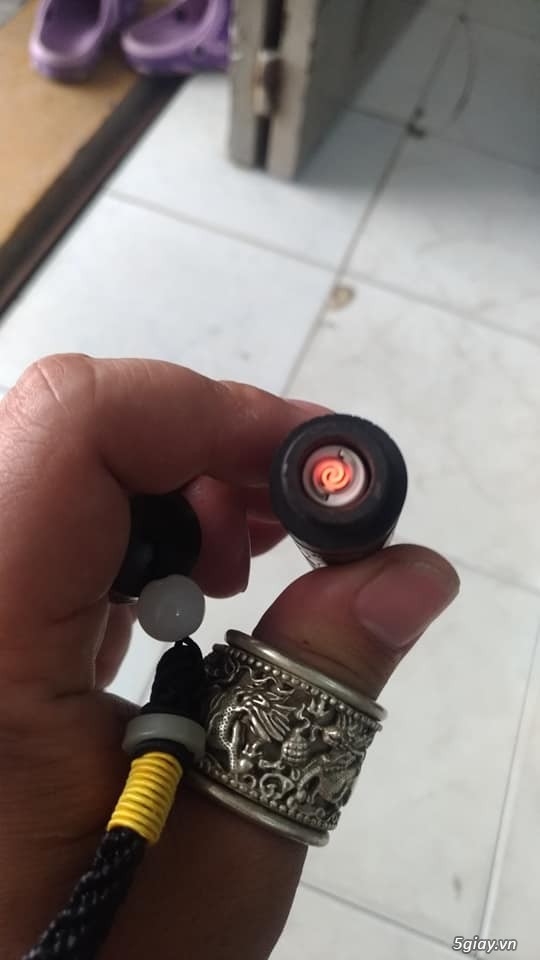 Bật lửa gỗ sạc điện, thổi vào là điện tự lên, giá 200k