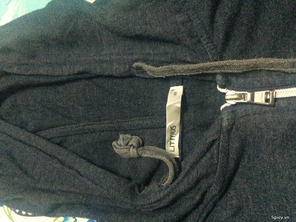 Áo khoác có nón unisex mới 90% end 22h59p ngày 11/08/2019 - 2