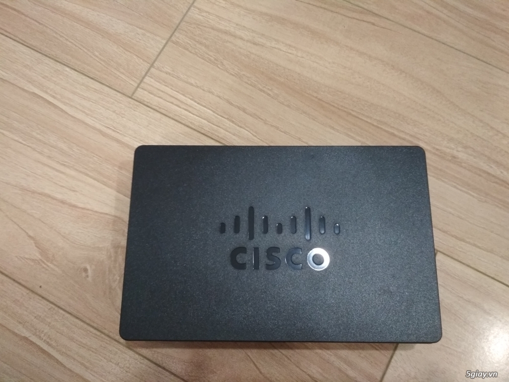 Cần bán 01 hub Cisco SGFD-08 08 port - 2