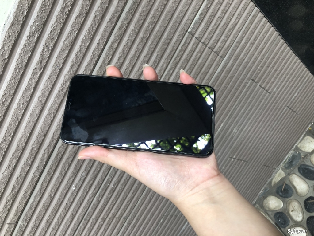 Iphone Xs Max 256gb Đen nữ xài kĩ mới tinh còn BH 25/10/2019 - 1