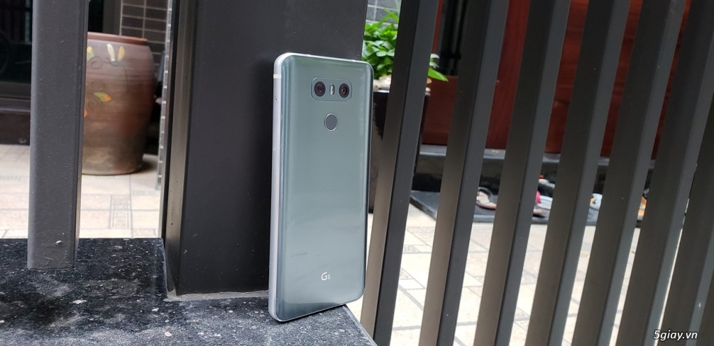 Điện thoại LG G6 Likenew - Zin 100% tặng sạc cáp và que chọc sim - 1