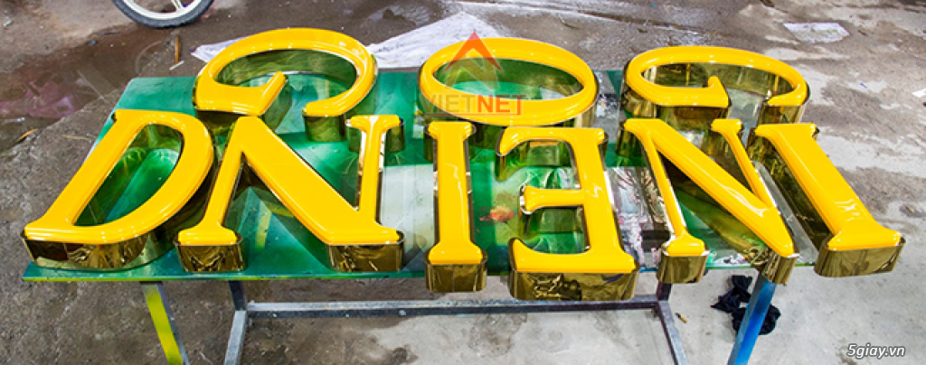 Đơn vị chuyên gia công chữ mica hút nổi chuyên nghiệp - 7