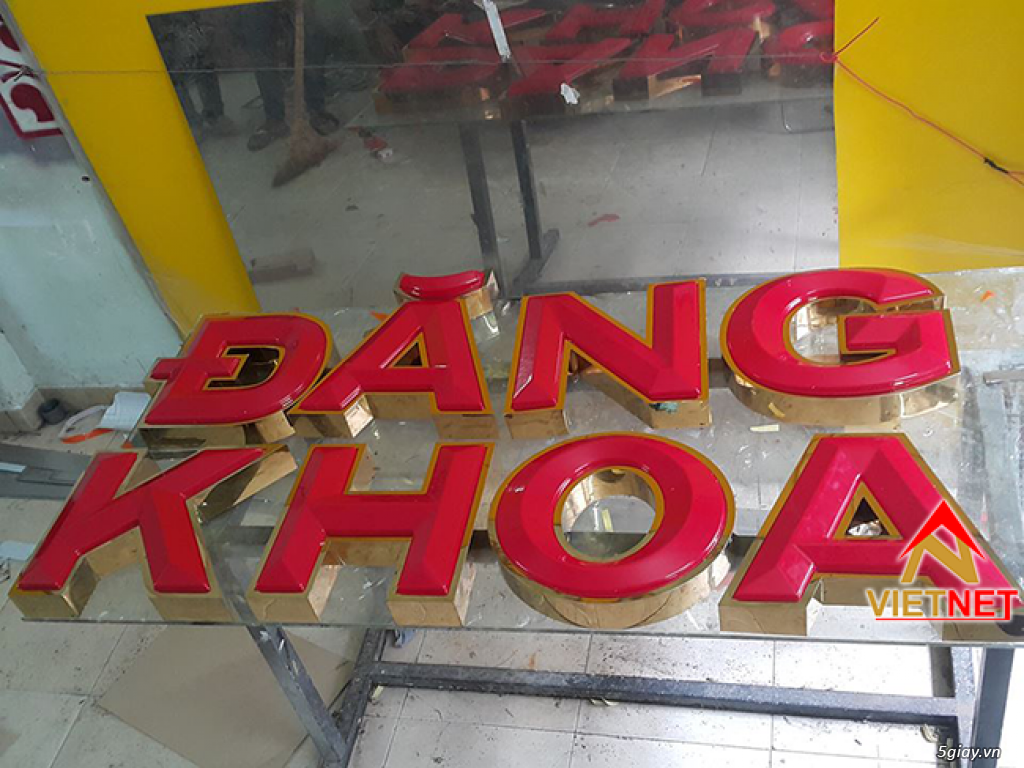 Đơn vị chuyên gia công chữ mica hút nổi chuyên nghiệp - 10
