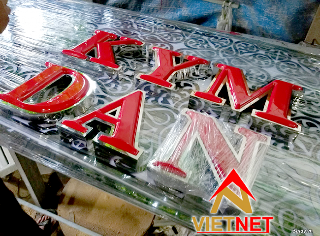 Đơn vị chuyên gia công chữ mica hút nổi chuyên nghiệp - 11