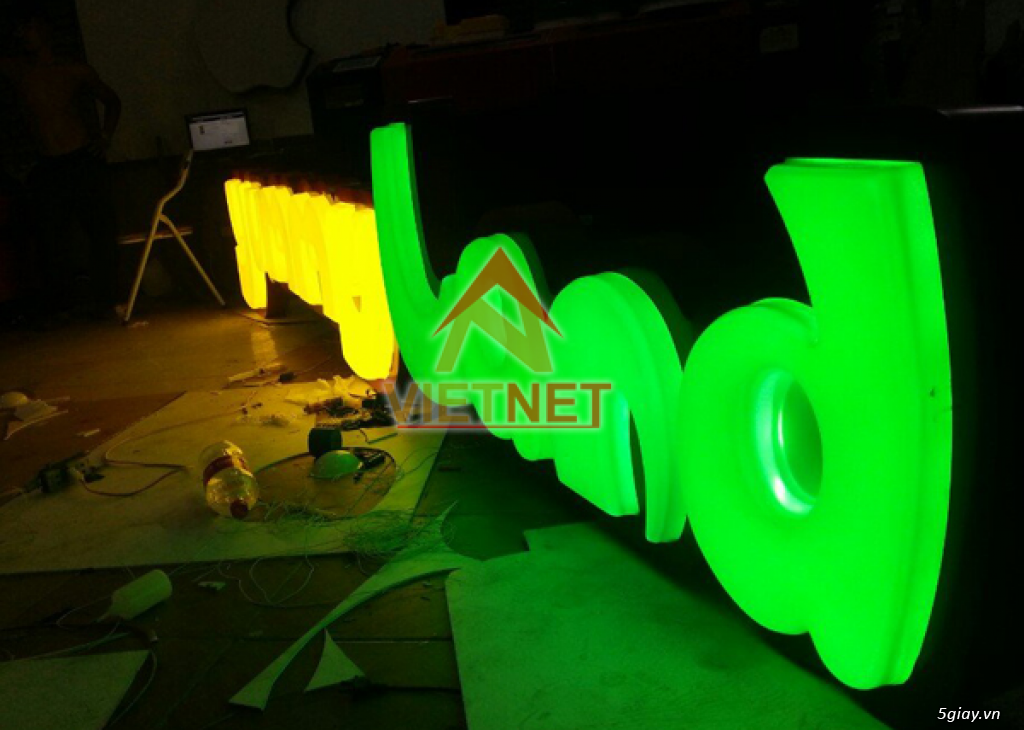 Đơn vị chuyên gia công chữ mica hút nổi chuyên nghiệp