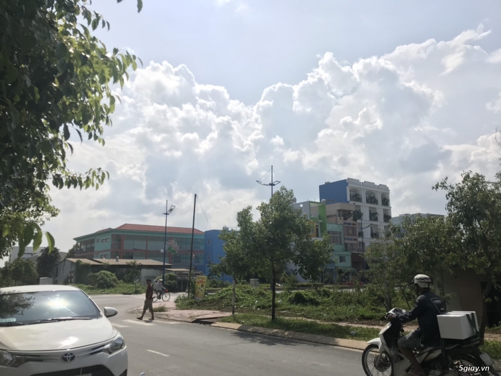 Cần Bán: 5 lô đất MT đường Tân Túc sát bệnh viện Bình Chánh sổ riêng - 1