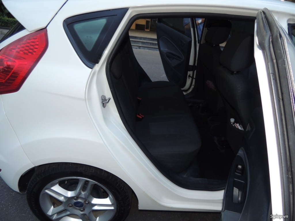 Ford Fiesta S - 5 cửa (bản FULL) màu trắng - 9