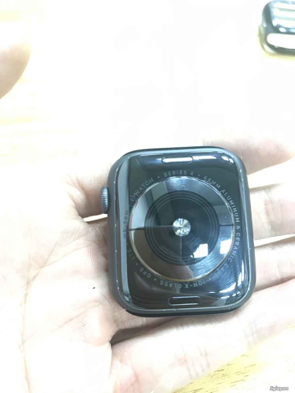 Apple watch series 4 size 44mm Bản LTE GPS Còn bảo hành 20/10/2019 - 2