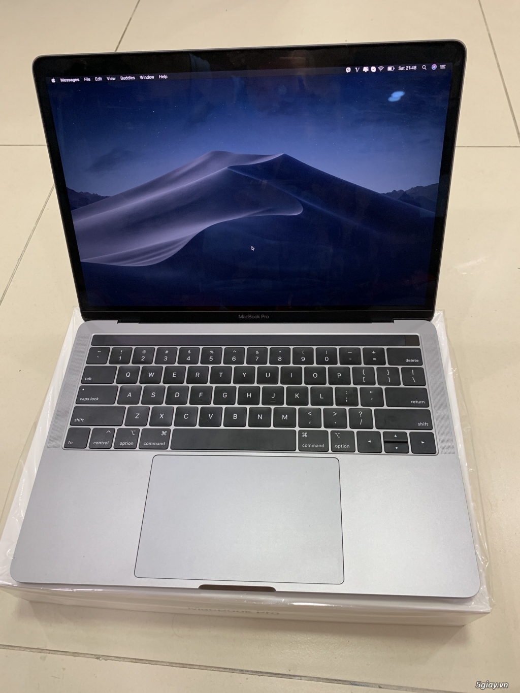 Macbook Pro Touch 2018 13 inch Gray i5 2.3/8GB/256GB (99% Future Word) - 4