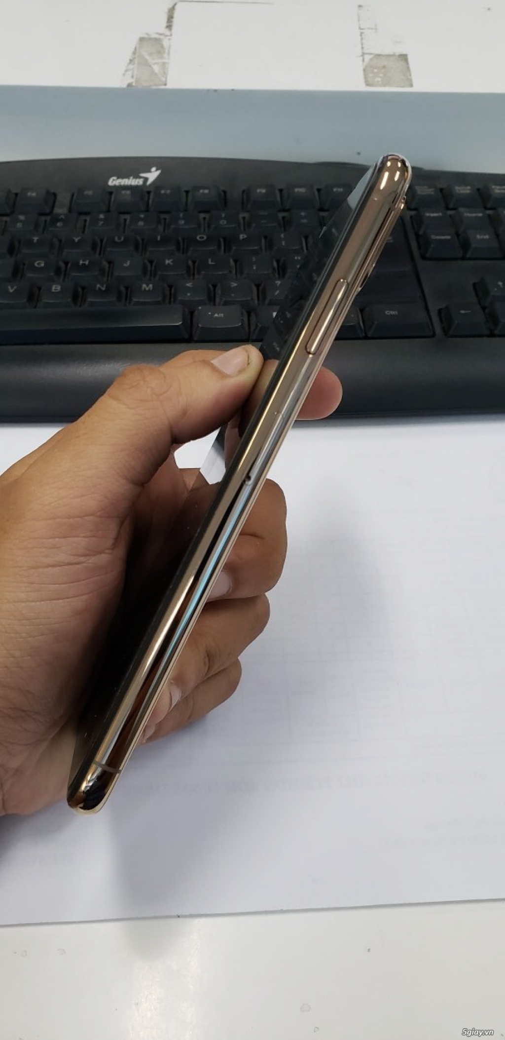 Iphone XS max bản 512mb màu vàng còn bảo hành dài cần bán - 3