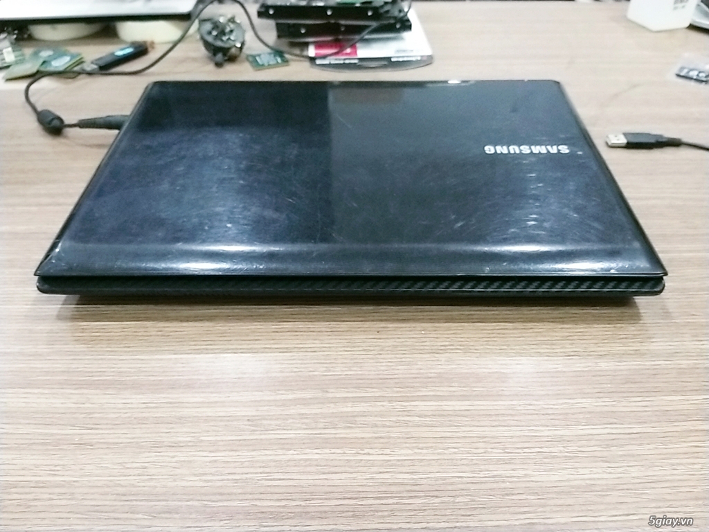 Laptop Samsung intel I5 VGA rời còn đẹp giá rẻ
