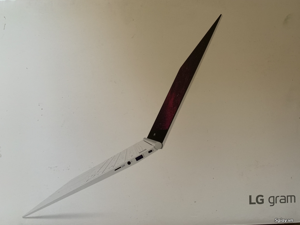 Laptop LG Gram 13Z980-A.AAS6U1 xách tay usa I7-8550U, ram 8G, ssd 256G, end 23h00 13/09/2019