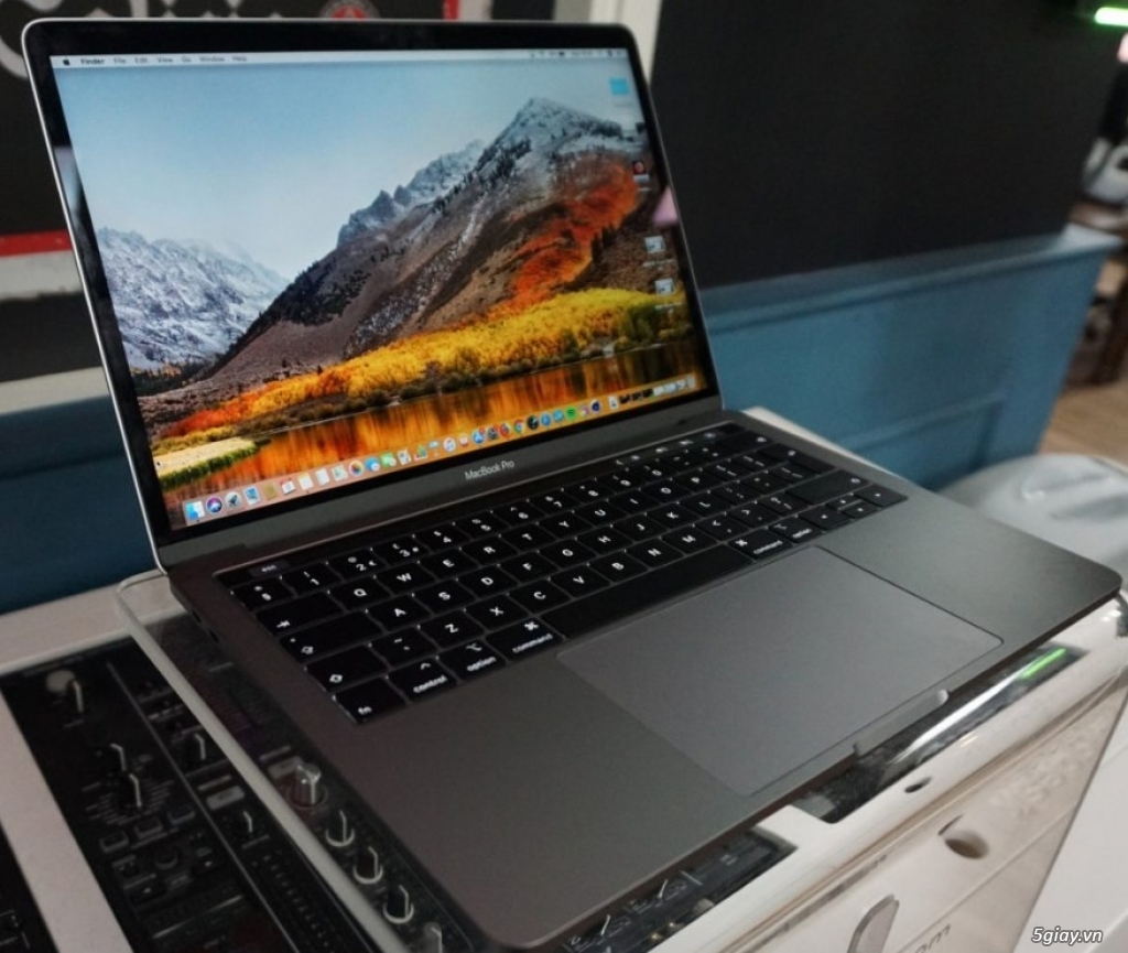 Bán Macbook Pro 2018, 13.3, full box (like new)