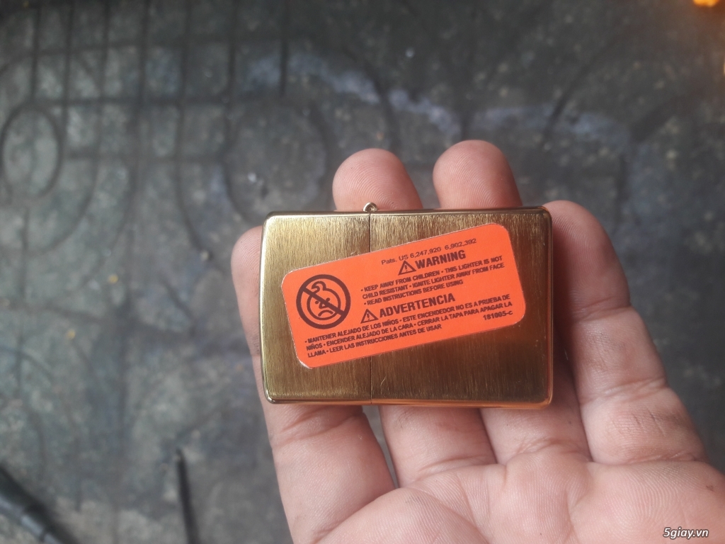Quẹt zippo nhôm xước mạ vàng số la mã end hôm nay 22h59p13/09/2019 - 1